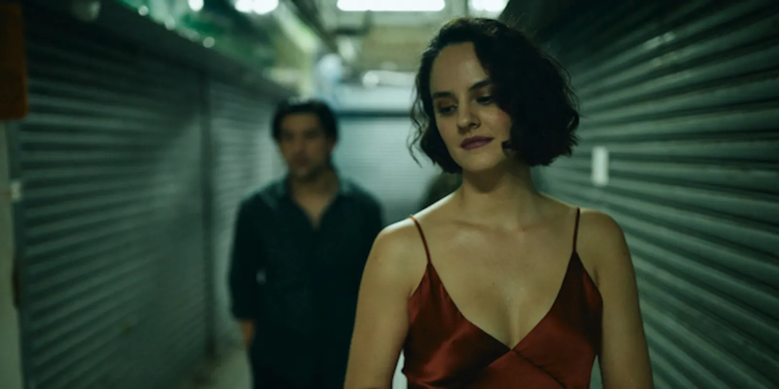 Noémie Merlant é a nova "Emmanuelle" no filme com direção da francesa Audrey Diwan, na produção original, o papel foi de Sylvia Kristel