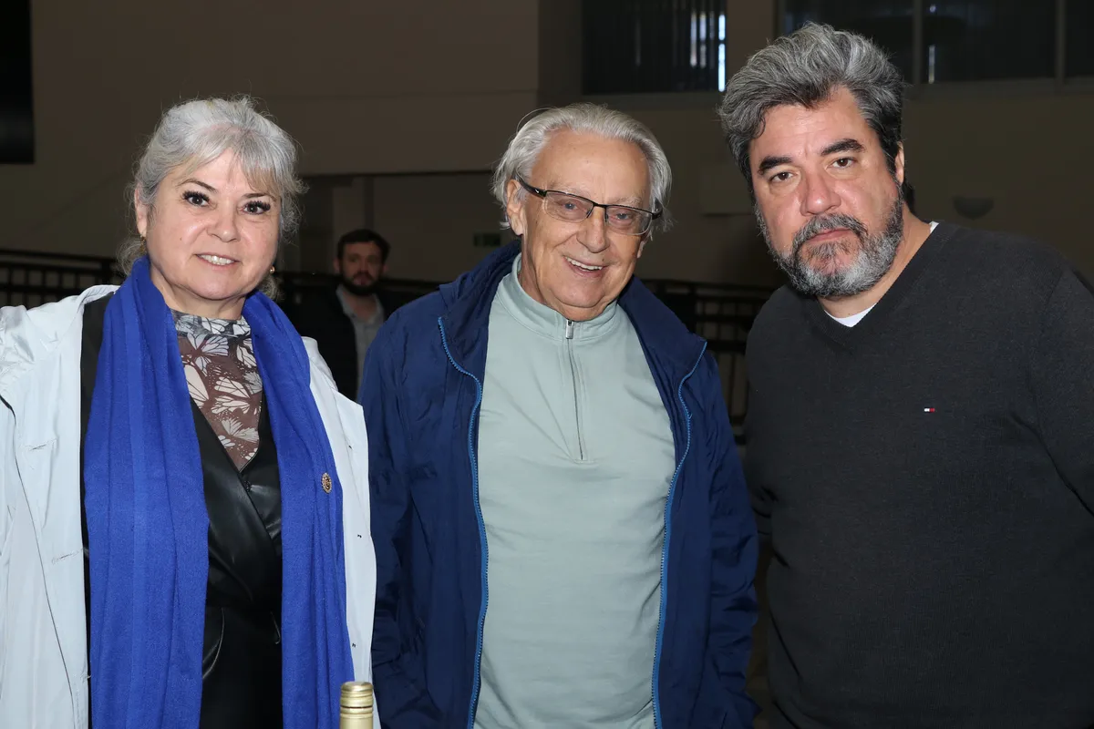 A professora Shoraia de Castro com Zaqueu Vilela Berbel e Fábio Martin