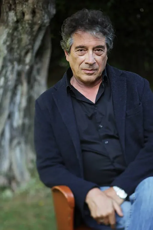 Embora seu sucesso seja recente no Brasil, livros de Sandro Veronesi já haviam sido publicados no país no início dos anos 2000