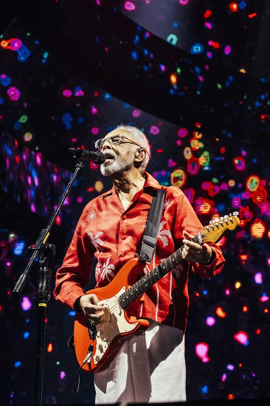 Gilberto Gil , 82 anos, apresenta-se neste sábado (5) em Curitiba, em mais uma etapa de sua turnê de despedida