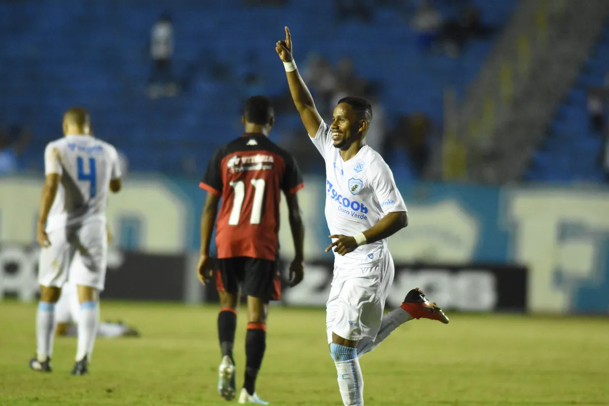 Anderson Oliveira comemora gol contra o Vitória pela Série B: jovem atacante teve início promissor no LEC em 2019, foi logo negociado com o Portimonense (POR) e hoje joga na Coreia do Sul