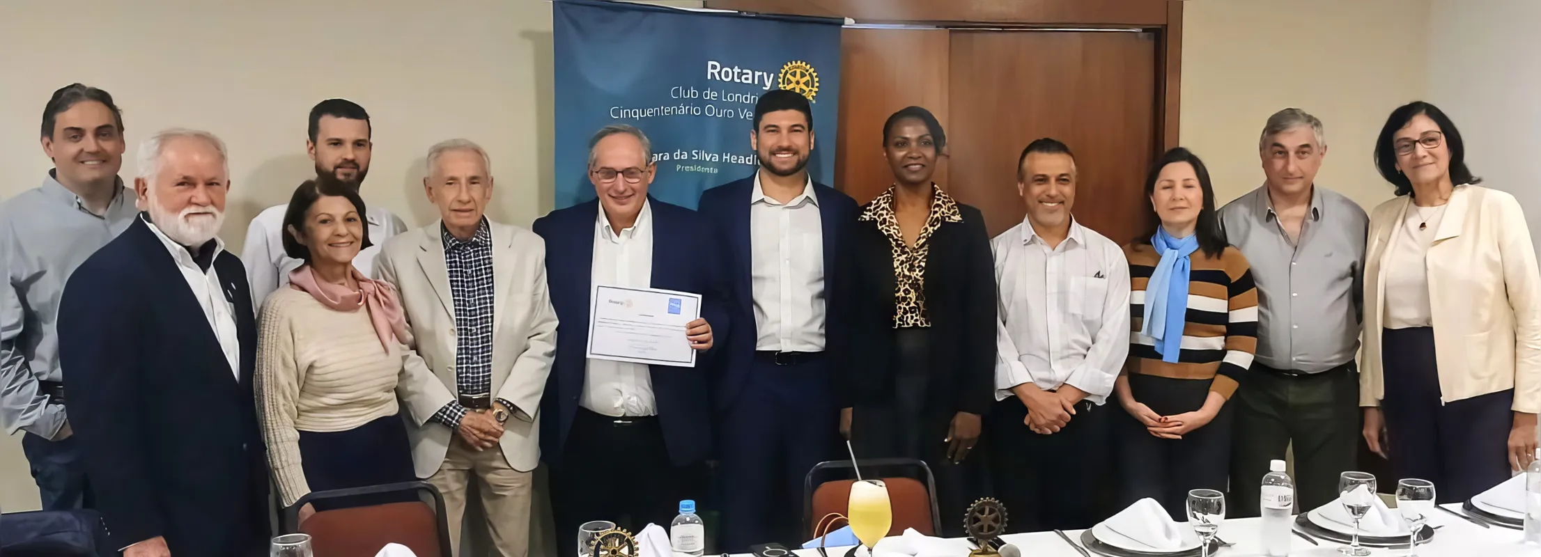 José Rodrigo de Giacomo Neves, Presidente do RCL Norte, Otávio Scandelae (Governador 2004-2005), Irma Sueli Oricolli (Governadora 2016-2017), o atual Governador Assistente Edelgir Perce Junior, Nelson Rocha, o palestrante Dr. Antonio Marcelo Barbante Casella, o presidente do RCL Nordeste, Célio Vicente Nóbrega de Carvalho, a presidente do RCL Cinquentenário Ouro Verde, Samara da Silva Headley, o presidente do RCL Grupo Veneza, Júlio Eder, a presidente do RCL Shangri-Lá, Jacqueline Tramontin, o presidente do RC Londrina Universidade, José Antonio Cavicchioli, e Sônia Gimenez