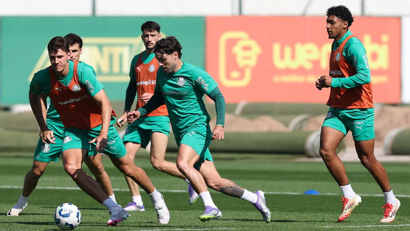 Maurício (sem colete) está recuperado e vai para o jogo contra o Mirassol