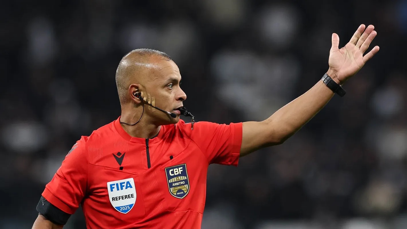 O árbitro Wilton Pereira Sampaio foi o pivô central do acirrado clássico disputado nesta quarta (30) na Neo Química Arena