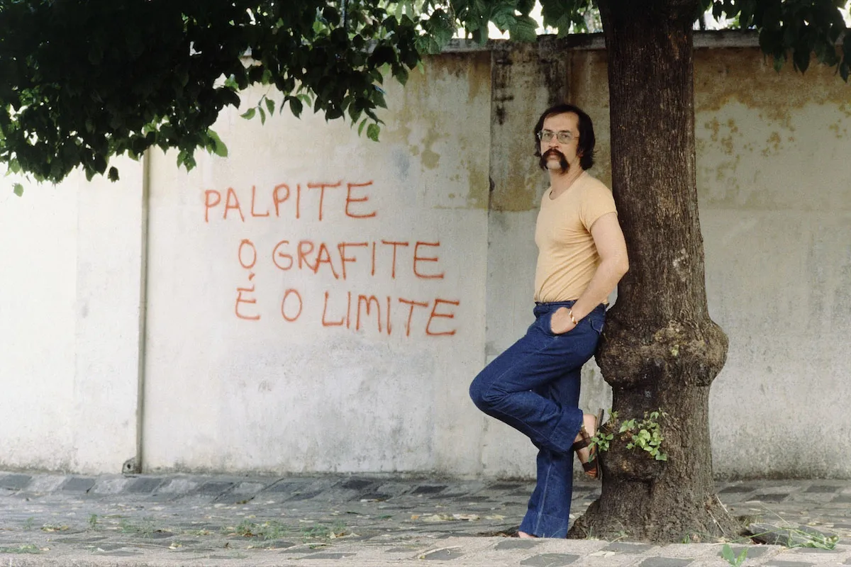 Paulo Leminski:  "Catatau" (1975) editado pelo próprio autor, é um livro experimental que tem como personagem René Descartes divagando pelos trópicos