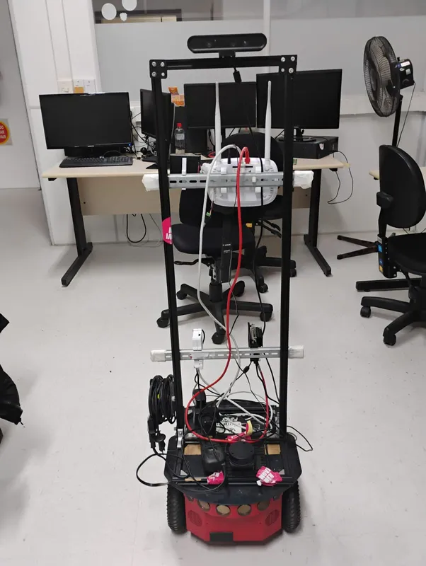 Sistema Lucas instalado em robô no laboratório VRI: assistente foi pensado para compreender comandos em português e realizar tarefas específicas