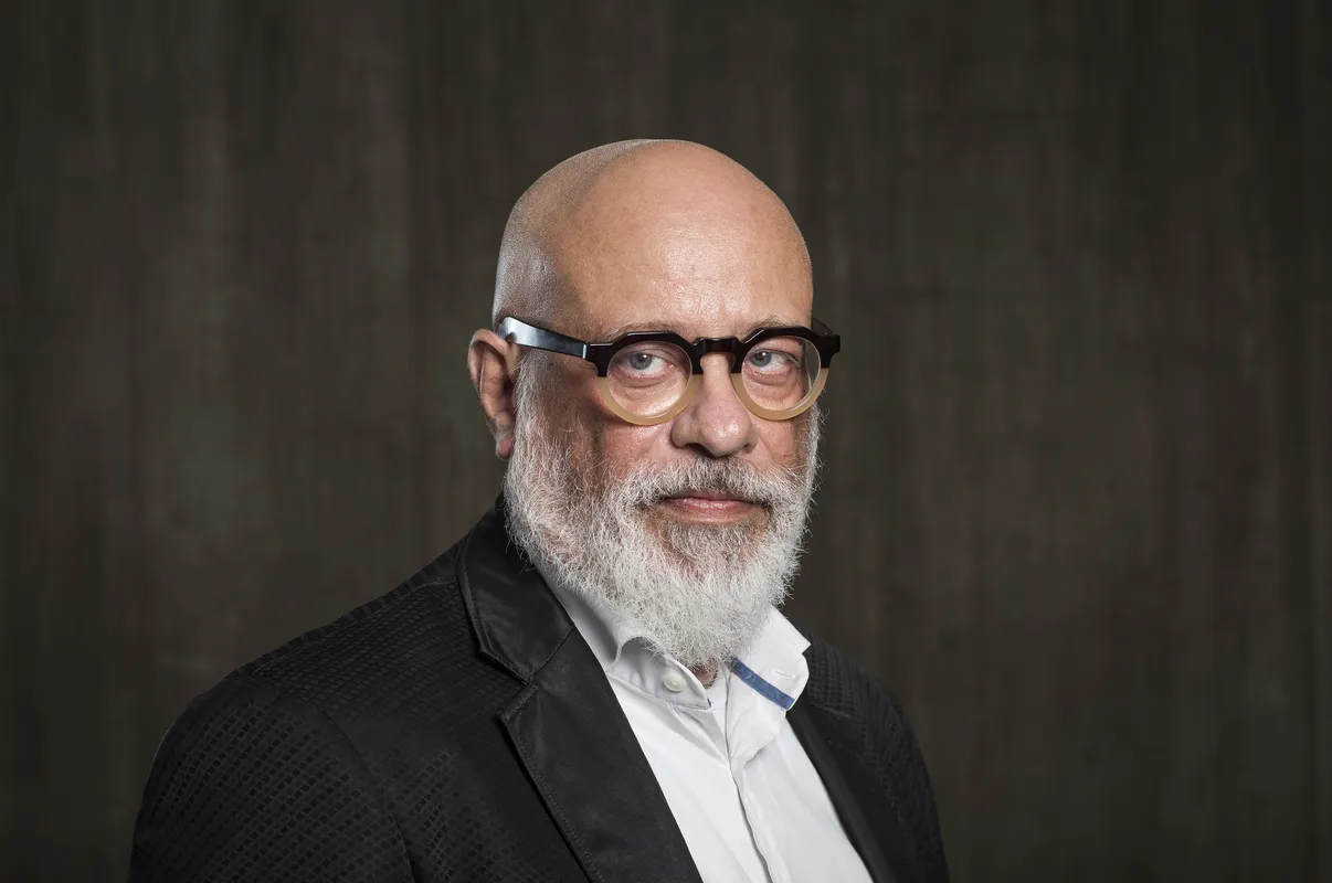 Luiz Felipe Pondé: "A própria noção de que a cultura só é feita por vivos já é uma cultura pobre, porque a cultura emana da alma e dos ossos, essa é a metáfora do título"