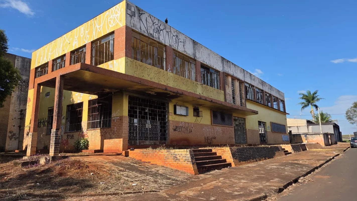 A estrutura deverá ser utilizada pela Secretaria de Estado da Segurança Pública para abrigar o 2° Comando Regional da Polícia Militar e o almoxarifado do Polícia Penal do Paraná, mas ainda não há prazo para o início da reforma