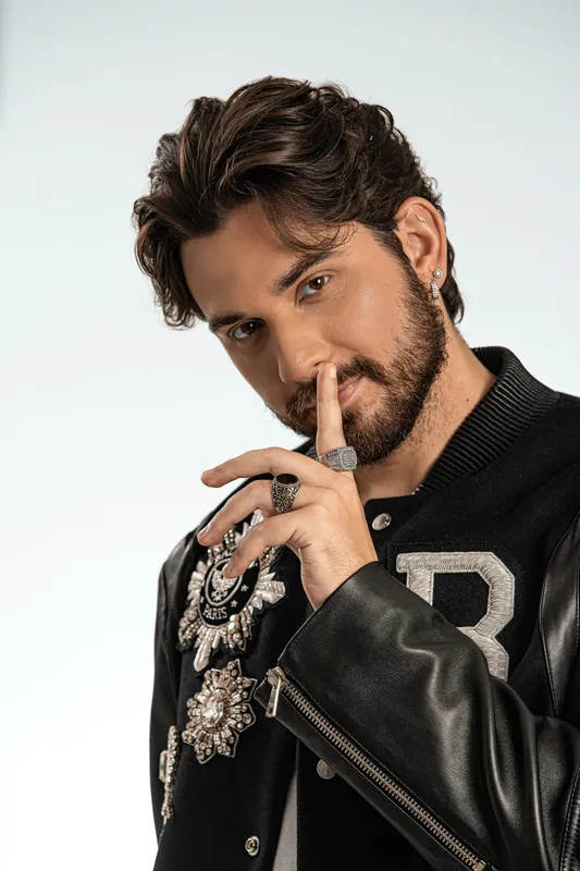 Gustavo Mioto estreia no Sunset da ExpoLondrina trazendo os sucessos que já se transformaram em milhões de streams nas plataformas digitais
