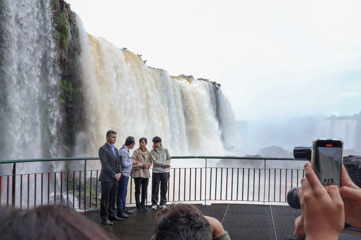 Imagem ilustrativa da imagem Princesa Kako visita  Cataratas do Iguaçu