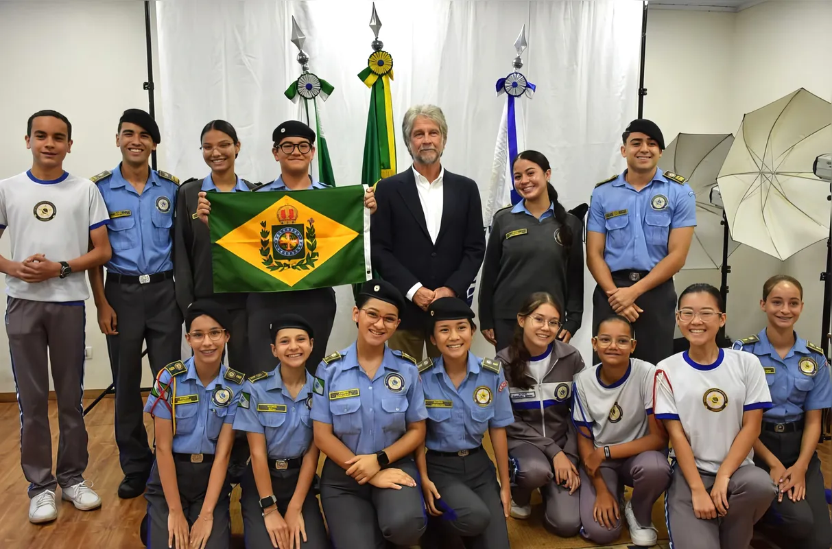 Imagem ilustrativa da imagem Príncipe Dom João de Orleans e Bragança visita Londrina