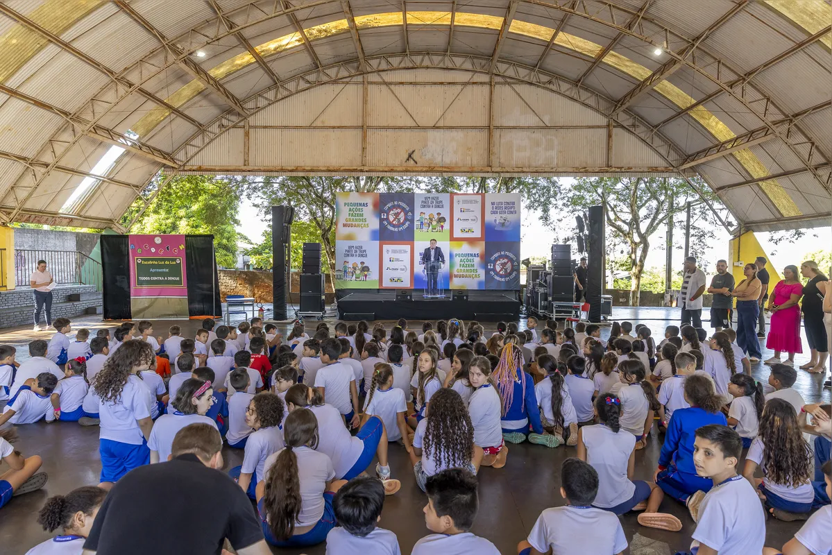 Imagem ilustrativa da imagem Projeto contra a dengue da Itaipu beneficia 123 mil alunos do PR