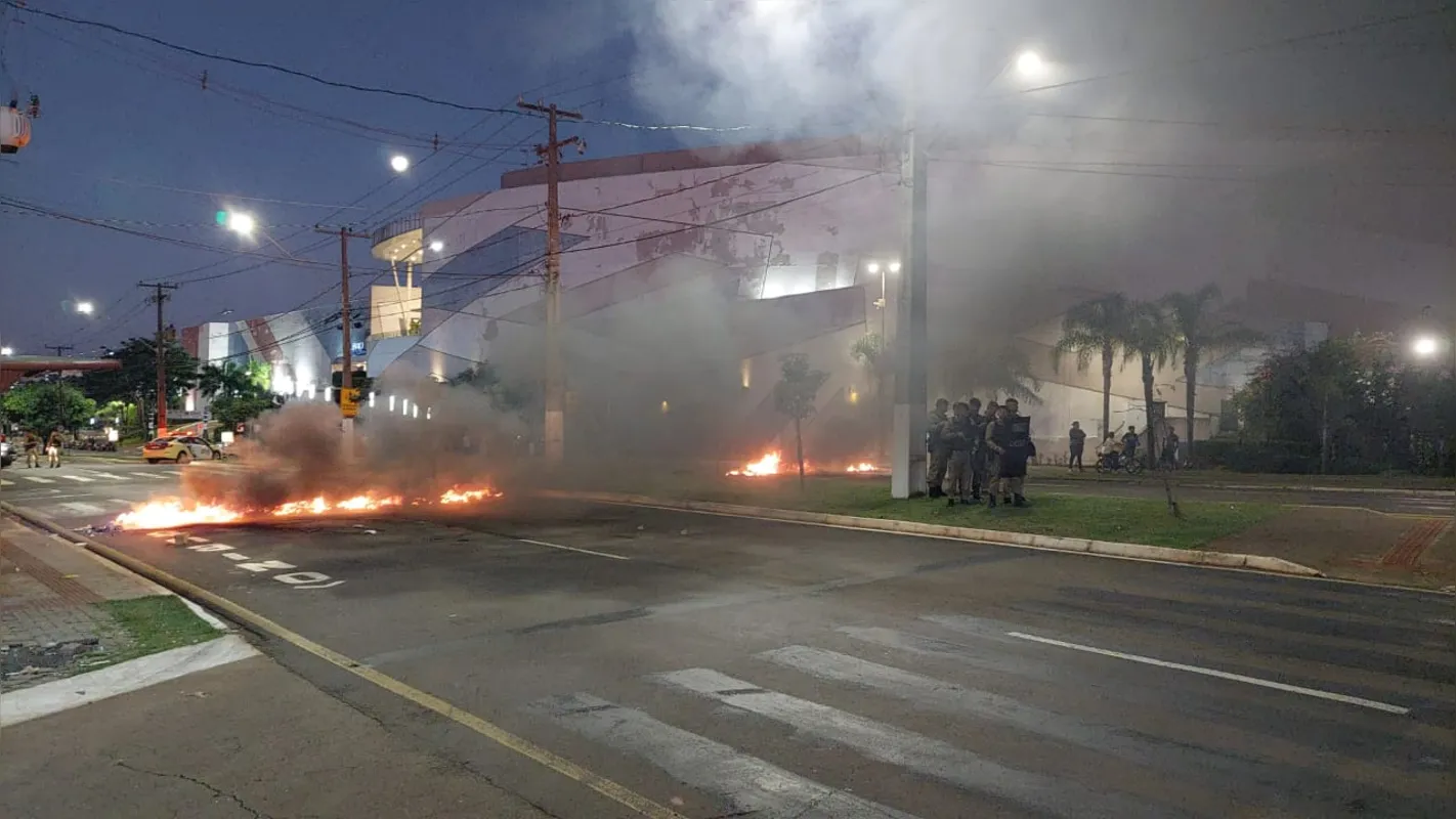 Imagem ilustrativa da imagem ATUALIZAÇÃO: Protestos contra morte em ação da PM se espalham por Londrina