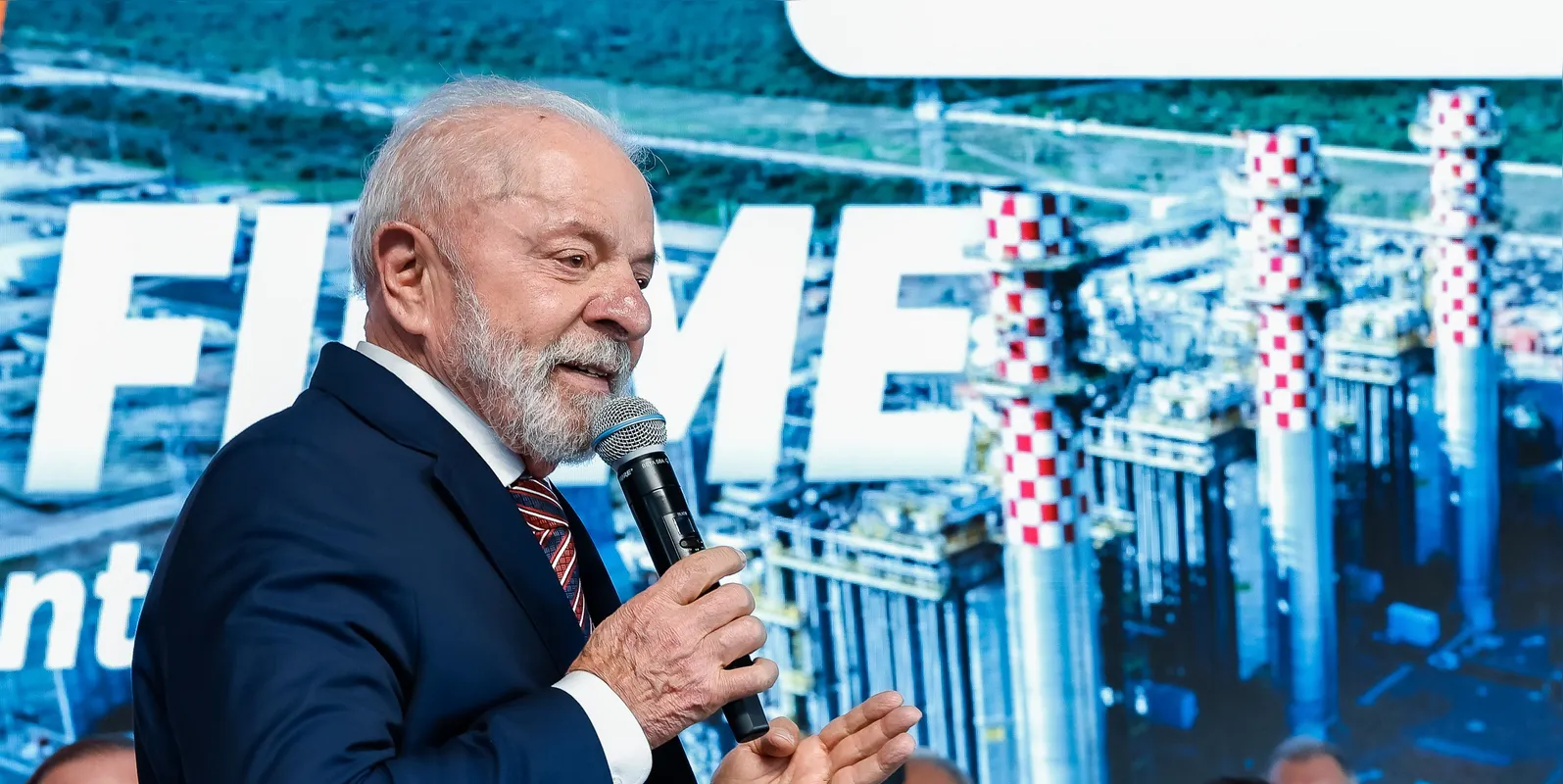 "Tenha certeza de que estamos tratando isso com a máxima seriedade. Mas seriedade não exige subserviência", disse o presidente Lula