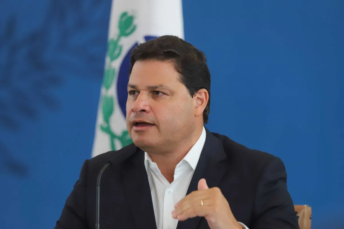 “Se o nome dele estava entre os dez mais citados, hoje ele já passa a ser top 3. Para o Paraná, é um ganho espetacular de reconhecimento de um estado que tem desempenho econômico acima da média nacional, pleno emprego e boa gestão pública”, disse o presidente estadual do PSD, Sandro Alex