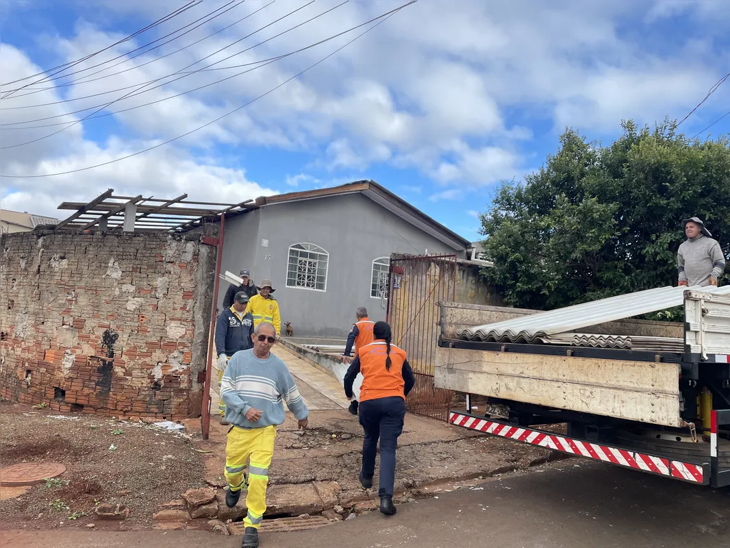 Imagem ilustrativa da imagem Redemoinho atinge casas na zona norte de Londrina
