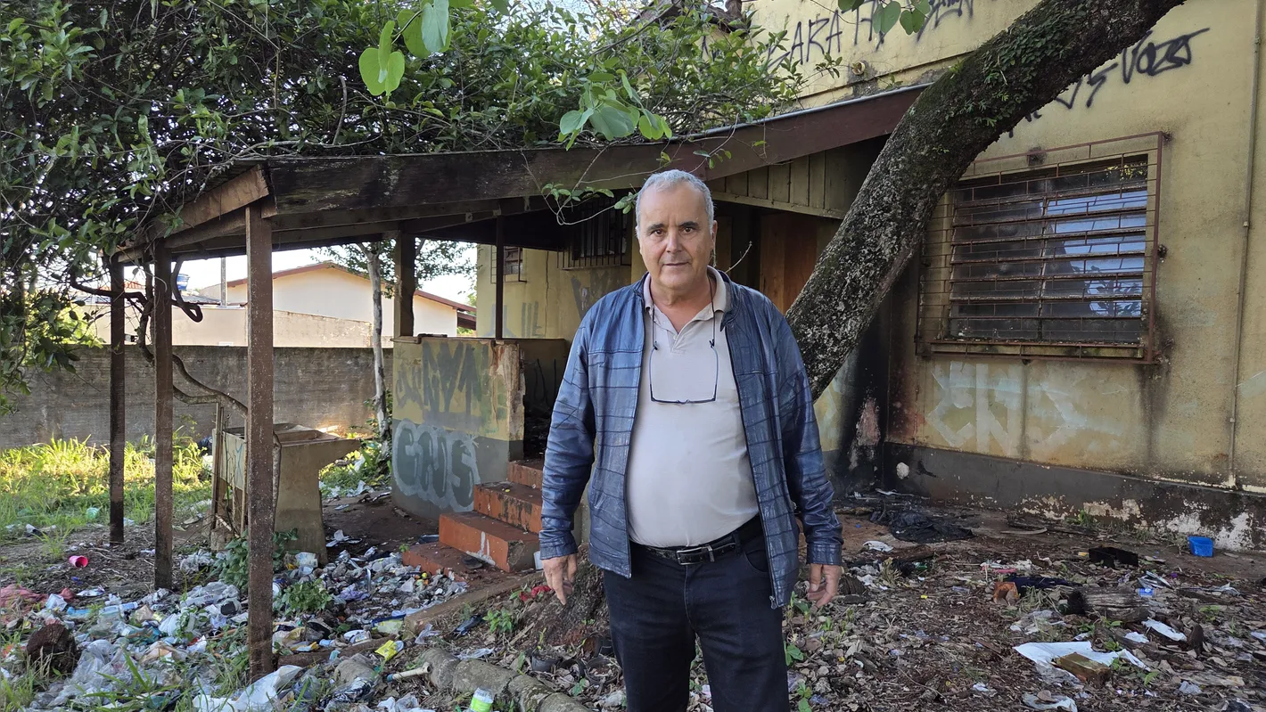 José Aparecido Martins Sola, morador do Jardim do Leste, critica os imoveis em total abandono: "Hoje, vemos que, por parte da Prefeitura, não há um interesse"