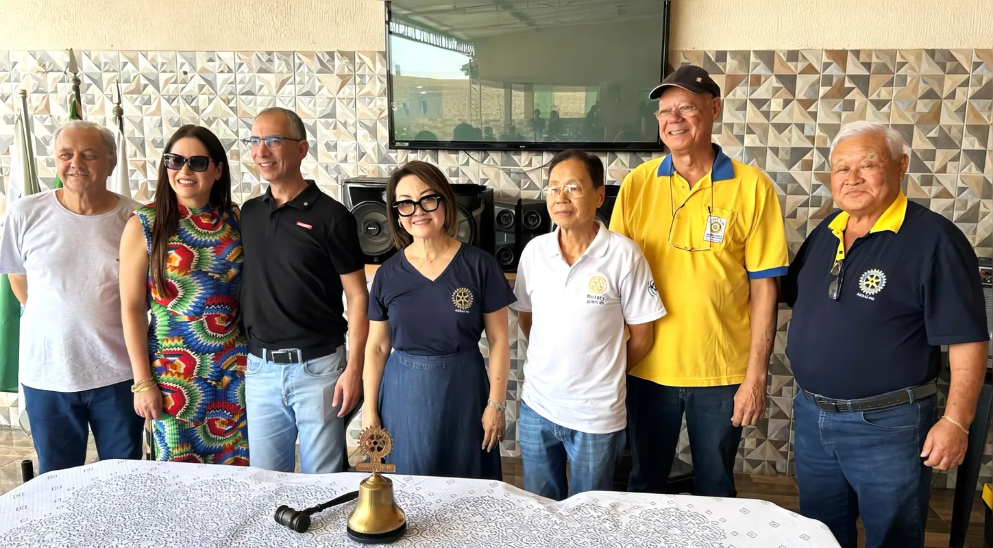 O governador 2013/14, Antonio F. Santos, Franciane Egea, o governador 2024/25, Renato Rezende Egea, a presidenta do RC de Assaí, Irene Yamamoto, o presidente do RC Londrina Sudeste, Paulo K. Watanabe, o governador 2019/20, Osvaldo Santos Jr, e Júlio Yamamoto