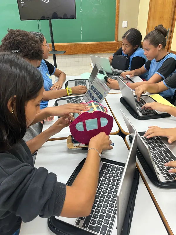 Imagem ilustrativa da imagem Robótica para meninas quebra tabus e mostra que elas podem tudo