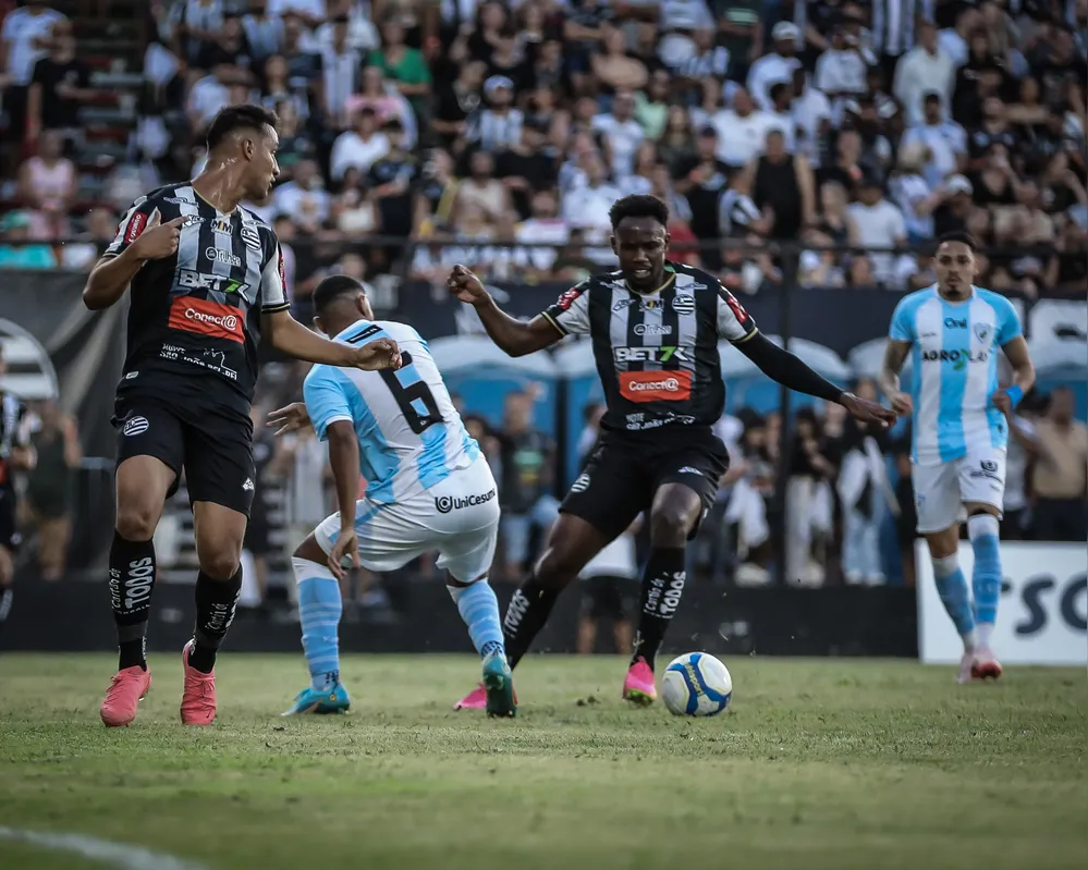 Na Arena Sicredi, Athletic venceu o Londrina por 2 a 1 no jogo que valeu o acesso em 2024