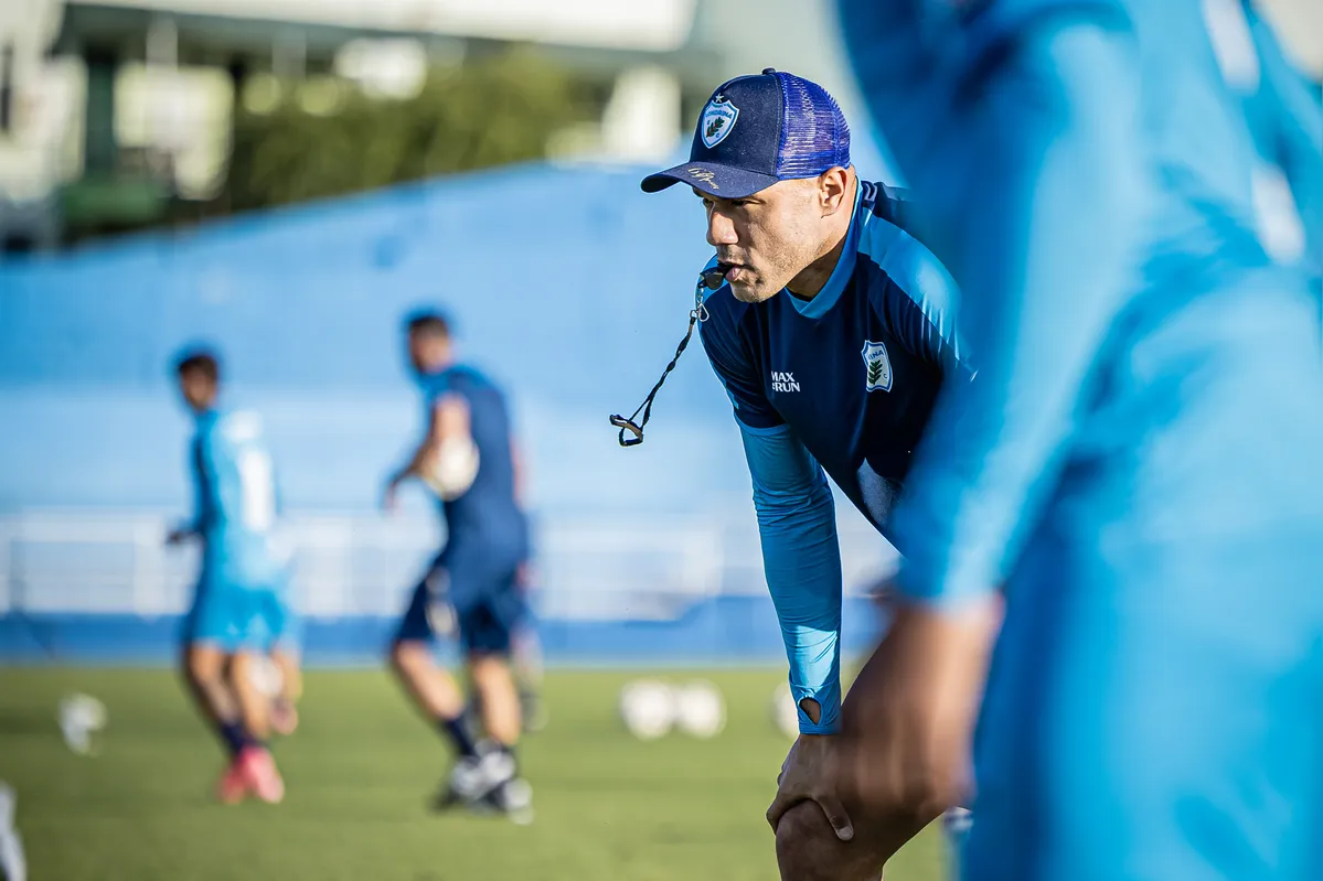 "Preciso de todos motivados. No Londrina não cabe desânimo, biquinho. Se você não começar jogando, sua chance é entrar e ajudar", afirma Roger Silva