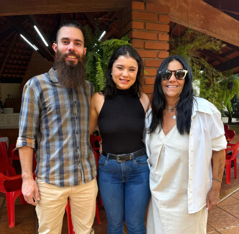 Artur e Renata Fernandes com Renata Oliva