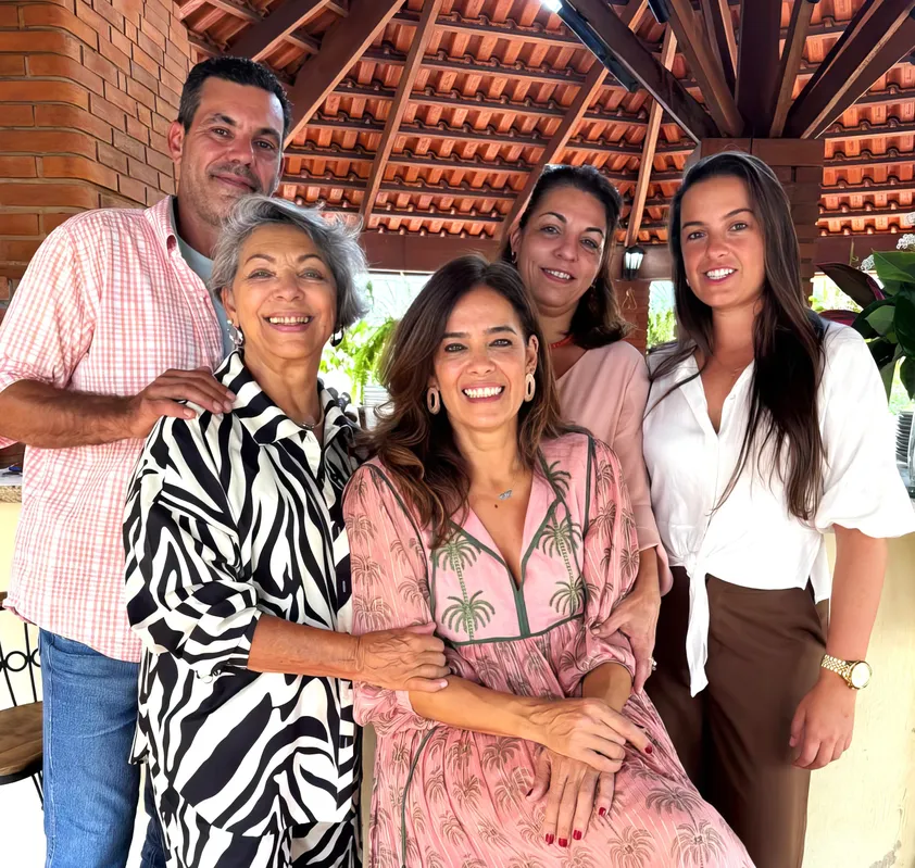 Rafael Correa de Moraes, Neuza Correa de Moraes, Luciana Bacheschi com a aniversariante e Cecília Gontijo
