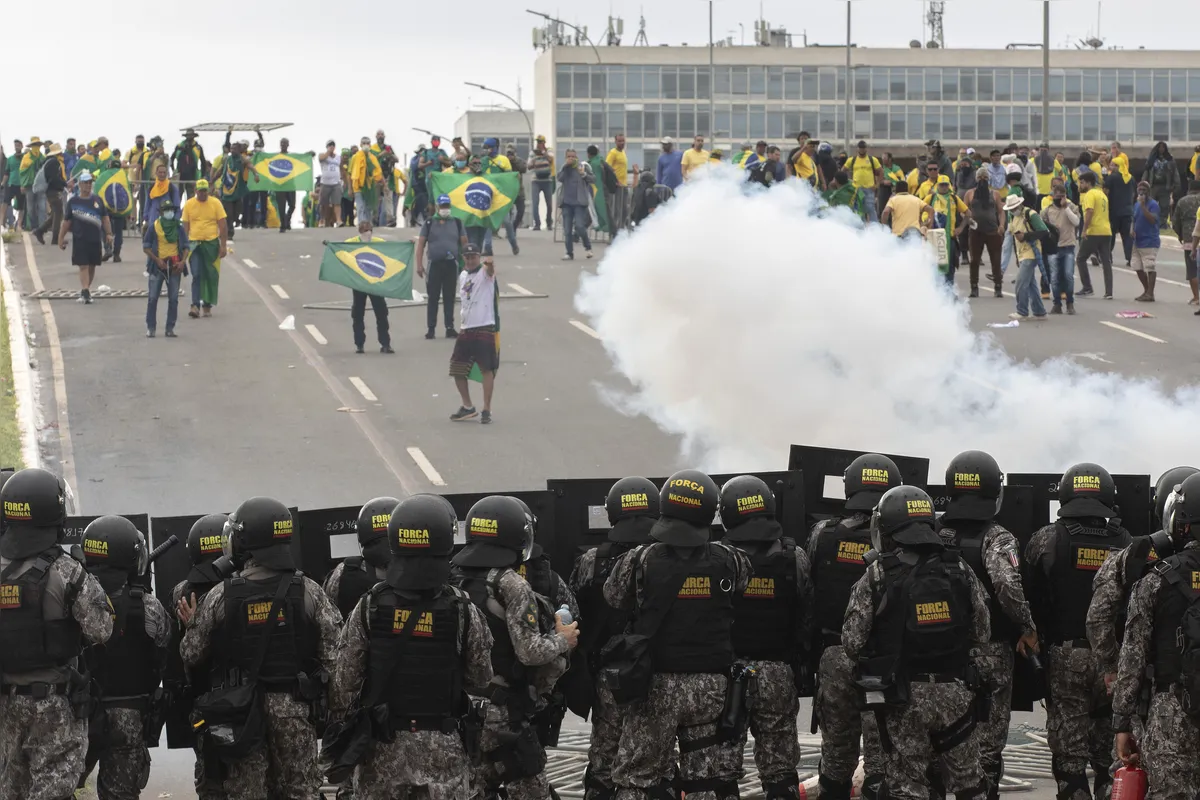 Manifestantes depredam os prédios dos Três Poderes no dia 8 de janeiro de 2023