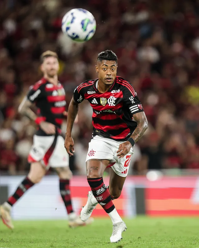Bruno Henrique em ação na partida em que o Flamengo goleou o Vitória por 8 a 0, segunda-feira (25), pelo Campeonato Brasileiro