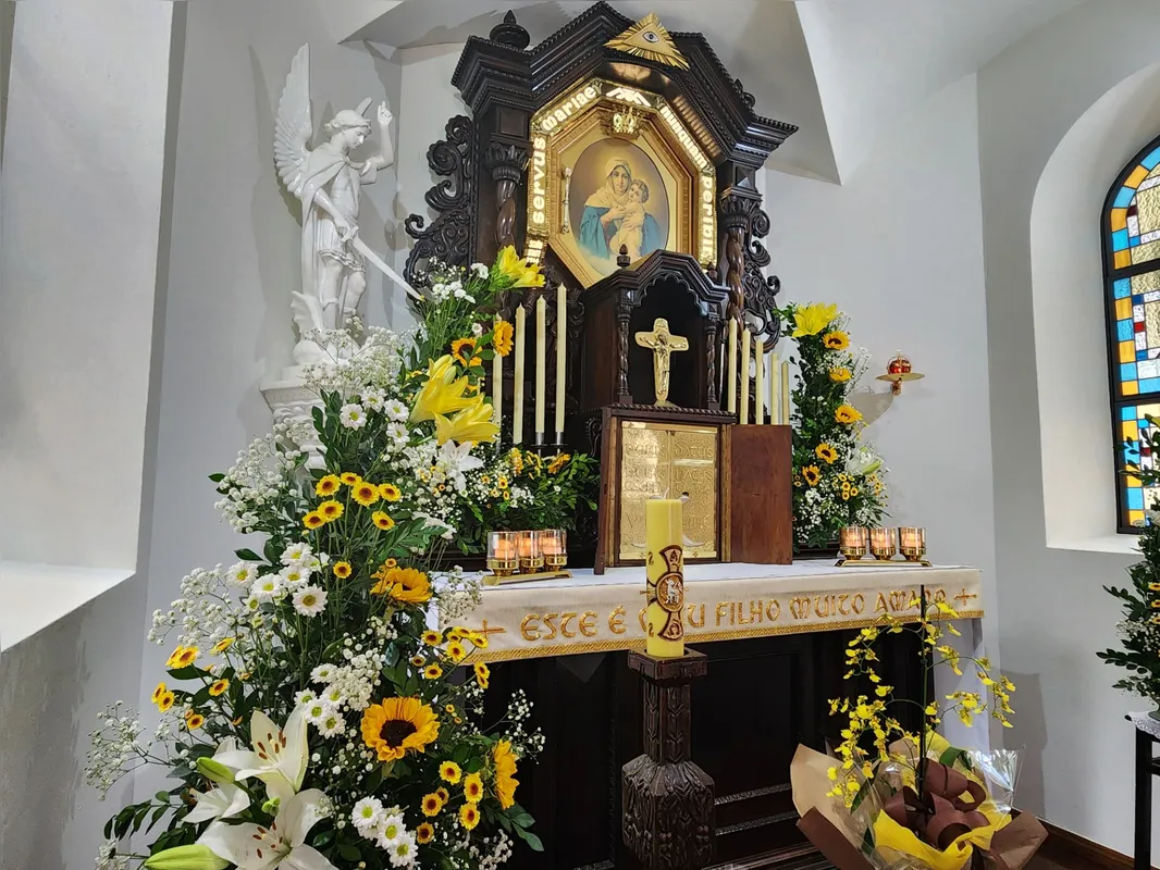 Domingo, às 16 horas,  será celebrada a missa com a reentronização do quadro da Mãe e Rainha no Santuário