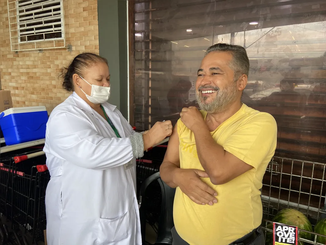 Roberto de Oliveira, farmacêutico:  “É um período de frio, sazonal da gripe, então a gente tem que se prevenir"