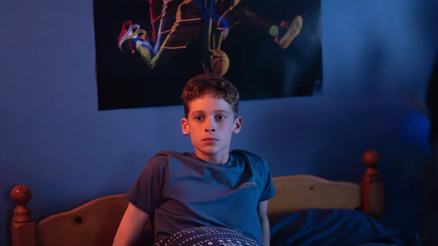 Joe Freeman interpreta Luke Ellis na série "O Instituto"