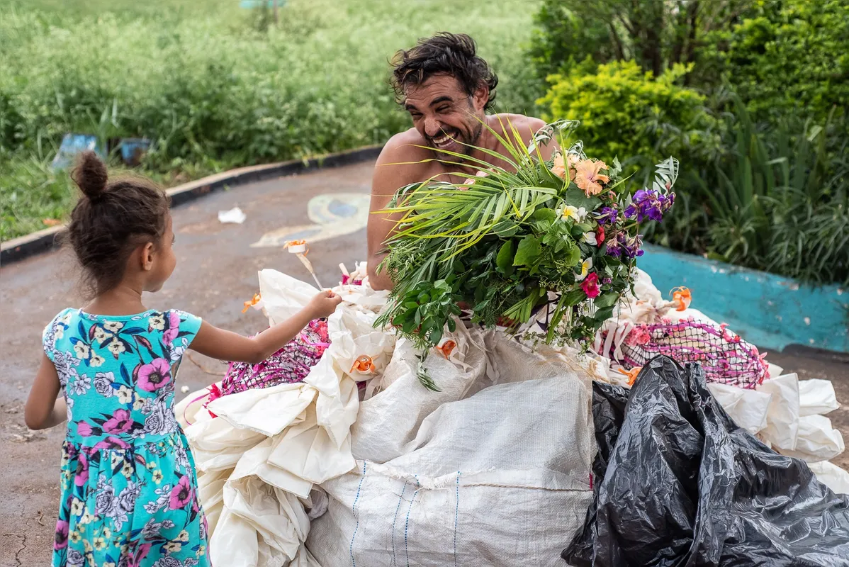 "Leno Queria Nascer Flor": mais um espetáculo londrinense que integra a programação do Festival de Curitiba