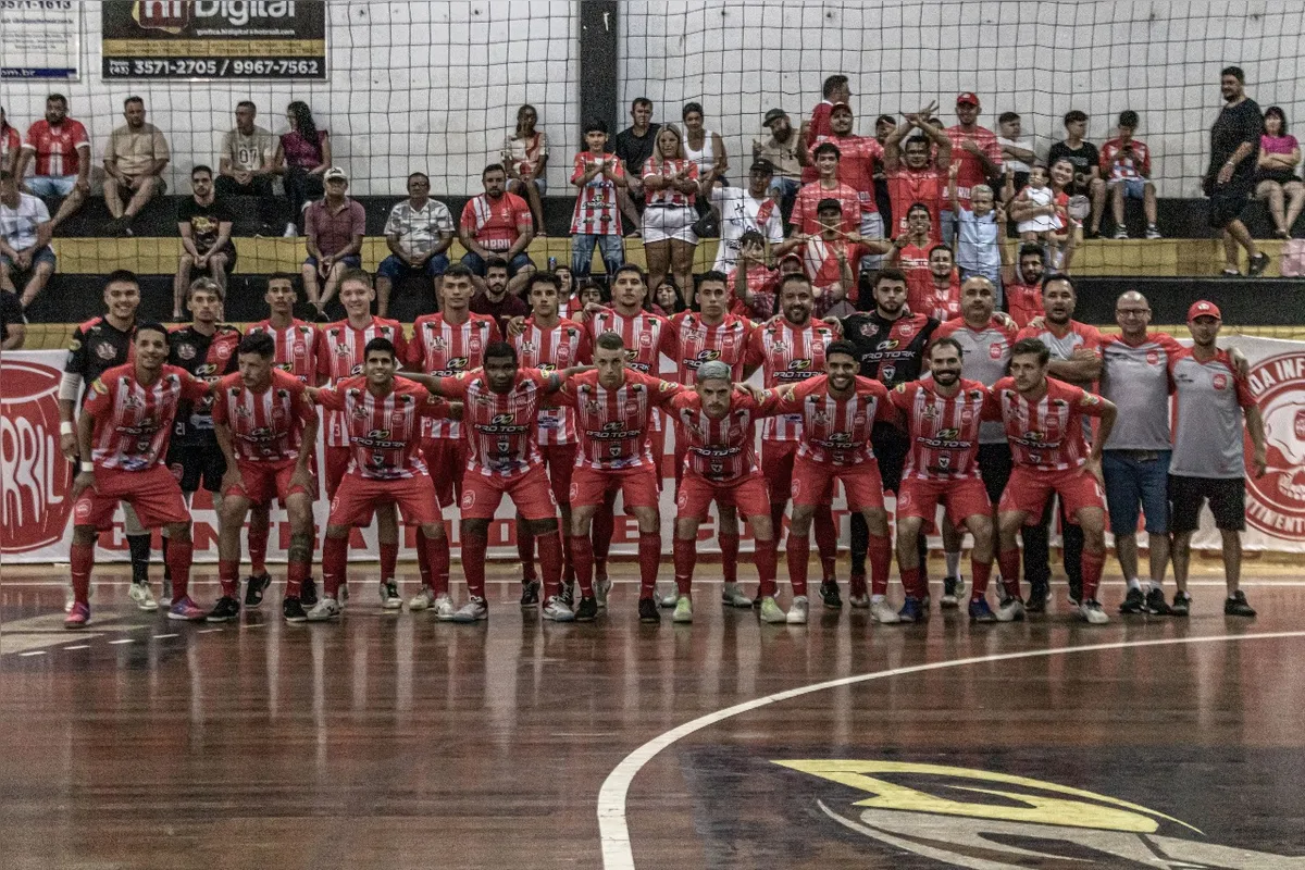 Considerado um ícone do futsal amador na região, o Barril, de Siqueira Campos, tem 35 anos de história