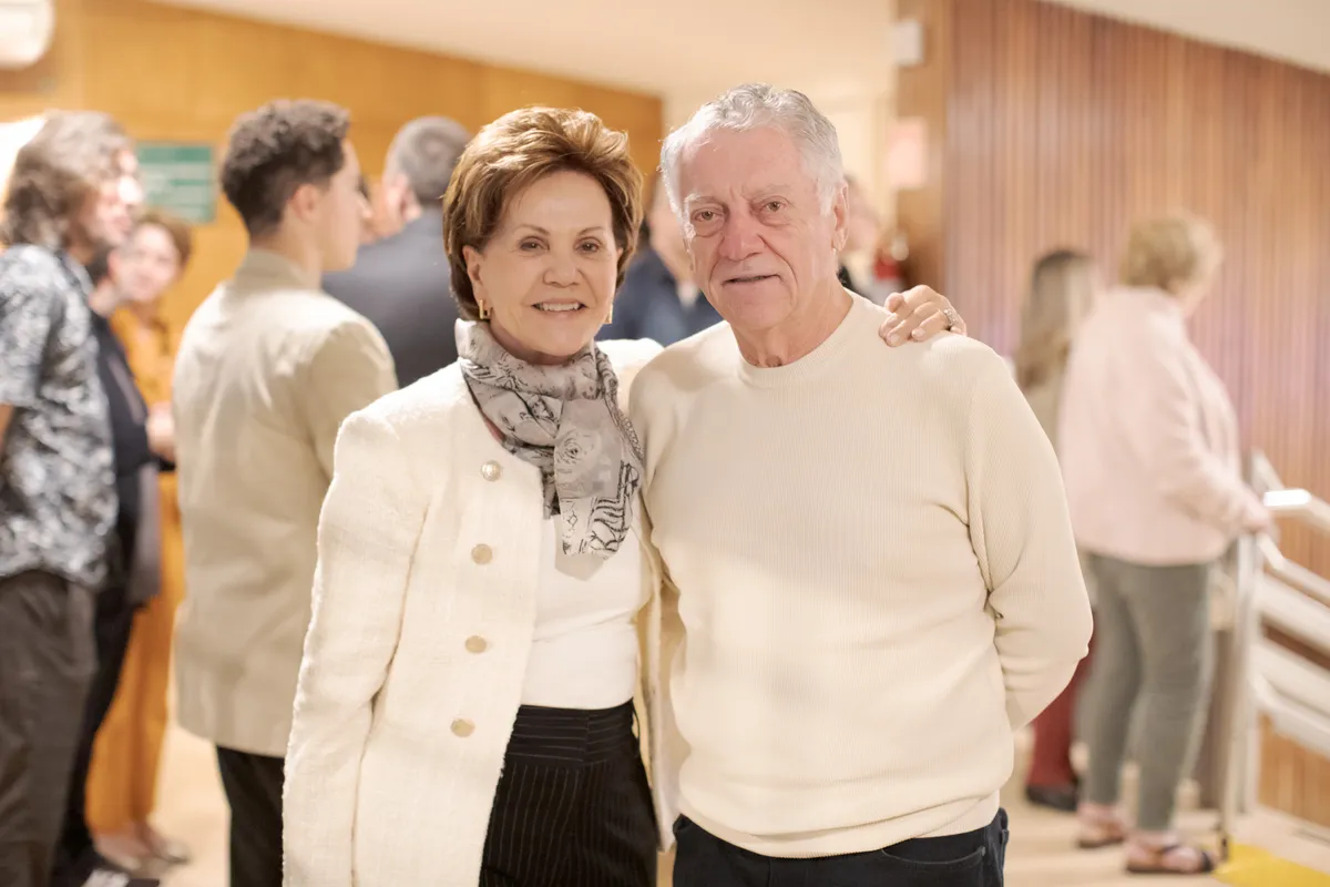 Cristina e Flávio Meneghetti prestigiaram essa celebração da música