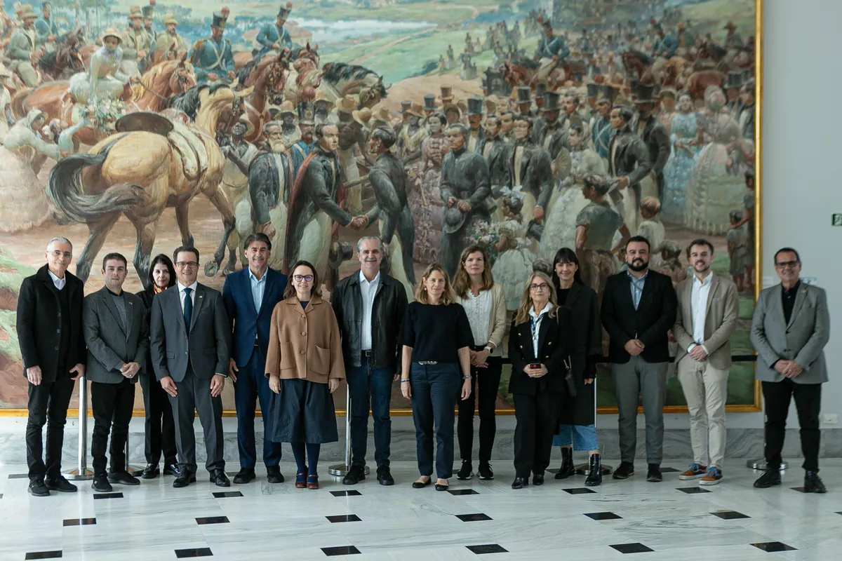 Momento especial no petit comité com representantes do Museu Pompidou no Palácio Iguaçu, em Curitiba