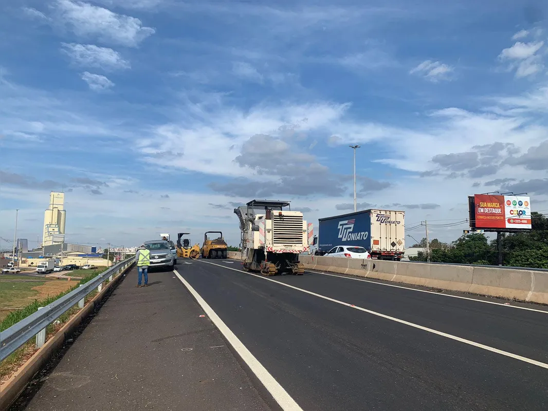 Imagem ilustrativa da imagem Trecho do viaduto da PUC é interditado para correções no asfalto