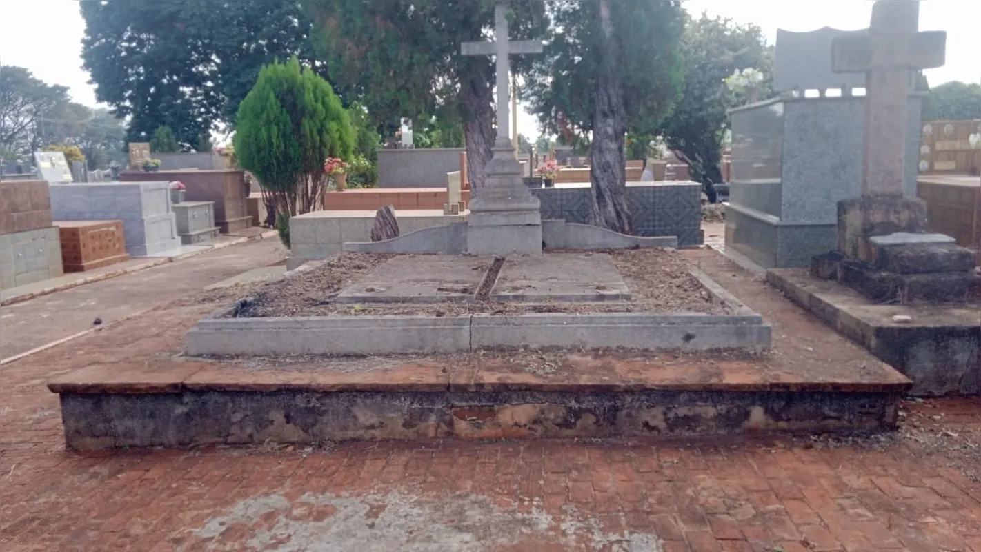 Prefeitura informa que foi realizada uma limpeza no local e que irá avaliar as possibilidades de tombamento