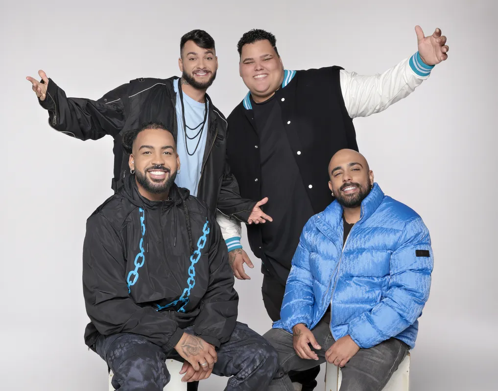 Menos é Mais: um dos maiores nomes do pagode nacional, grupo divide o palco com duplas sertanejas no último Sunset