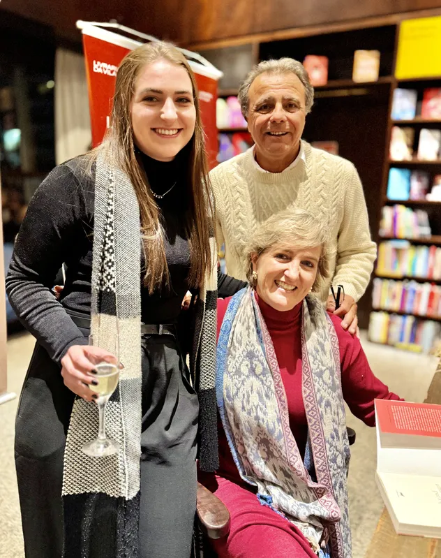 Letícia Wendel, Mauro Roberto de Andrade com a escritora Cornelia Wendel