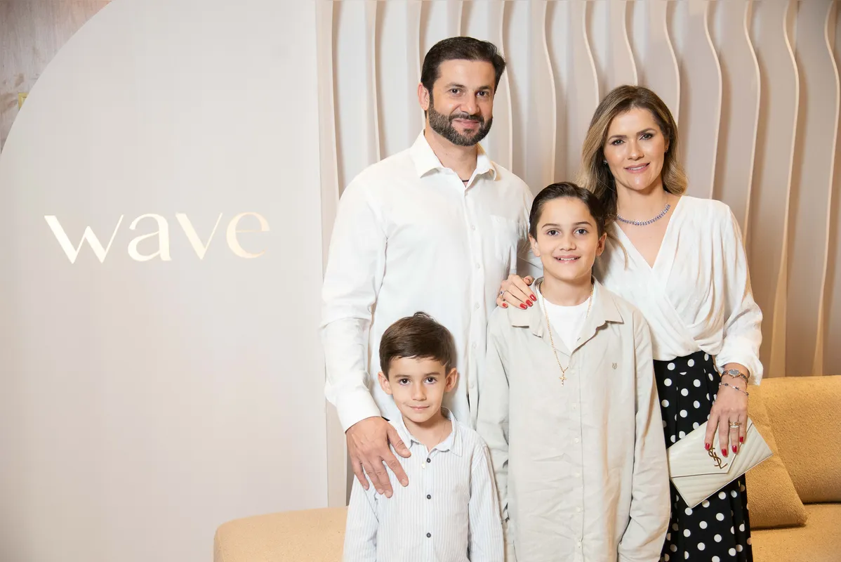 Luis Cesar Bono Constantino e Juliana Constantino, com os filhos