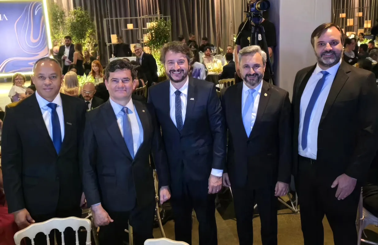 Lourival Macedo, vice-presidente da FACIAP, o Senador Sergio Moro, Fernando Moraes, conselheiro da Faciap, o deputado estadual Fabio Oliveira e André Trindade, presidente do União Brasil Londrina