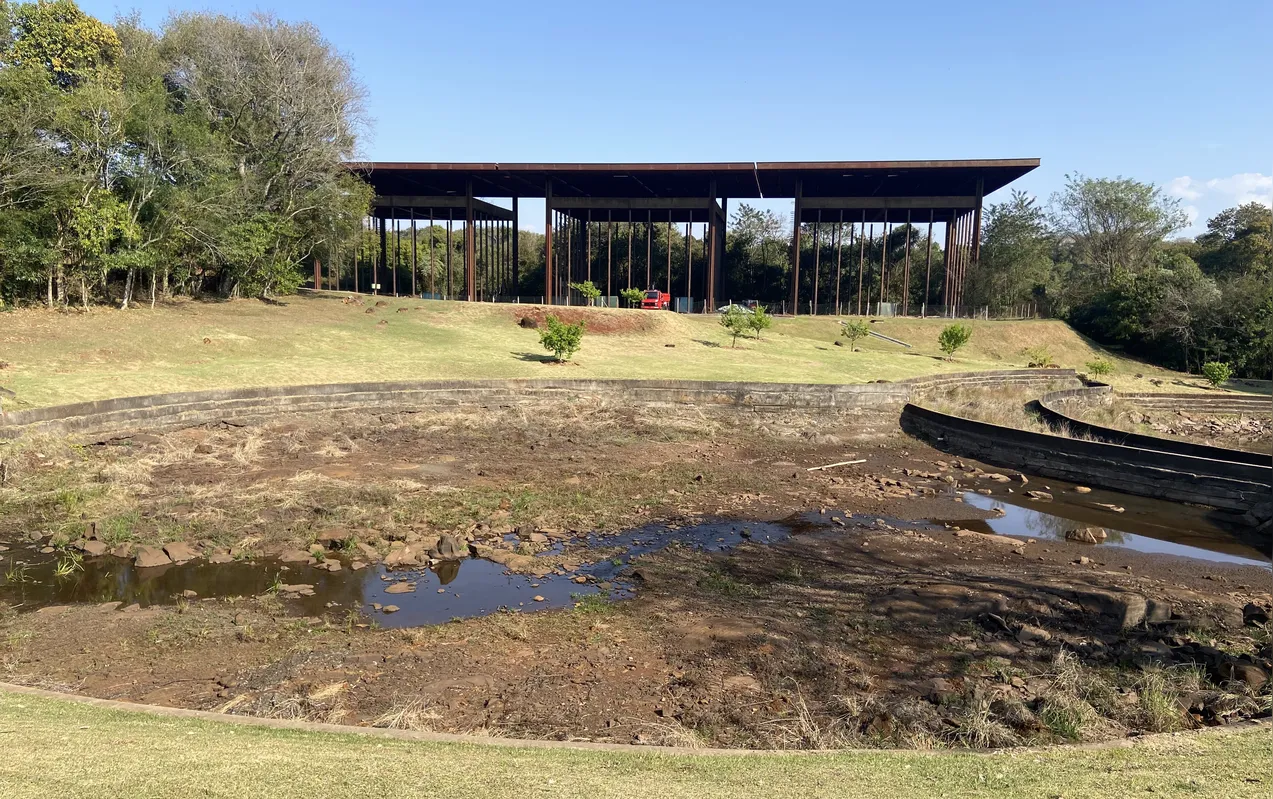 A lagoa que fica em frente à estufa será esvaziada e deve passar por melhorias: reforma completa do Jardim Botânico deve demorar mais 13 meses