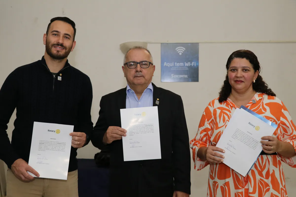 Os novos rotarianos do RCL Sul Claudemir da Silva Rodrigues, Renne Faria Filho e Paula Veloso