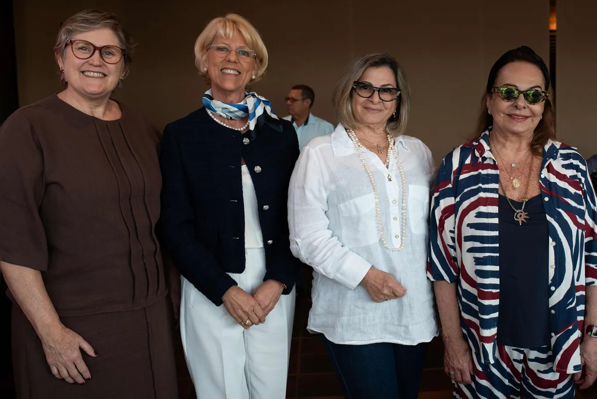 A presidente da Acil, Vera Antunes, com Bete Cortes, Helenida Tauil e Ana Marta Garcia