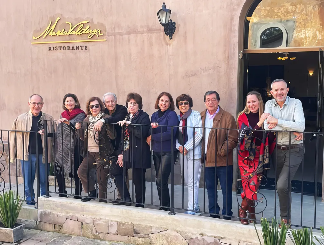 A confraria reunida na Casa Valduga: Paulo Baggio, Maria Inês Barroso, Marinilce Santos, Antonio Ferreira Santos, Regina Baggio, Marilda Mazzer, Miriam Mazzer Aquino, Walace Kohata de Aquino, Cláudia C. Delci e Antonio Cesar Delci