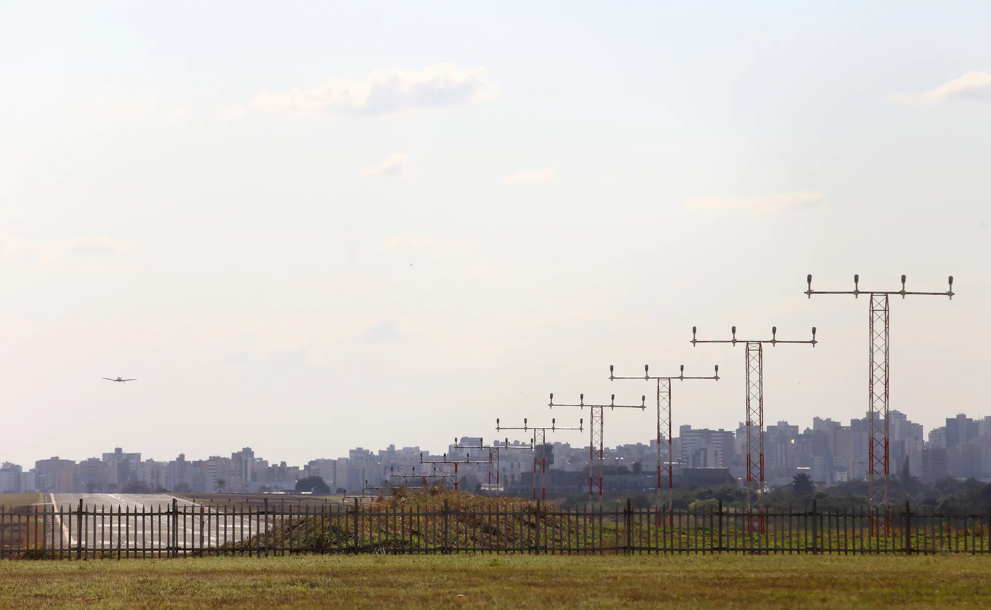 Imagem ilustrativa da imagem Azul confirma retomada de voos diretos para Curitiba em 2026