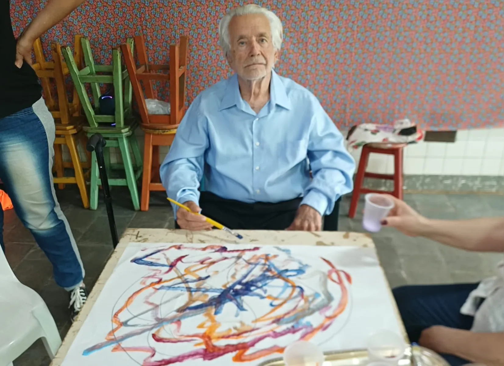 Exposição de telas de Júlio Gentil faz parte do evento: ator e artista plástico é leitor assíduo da FOLHA