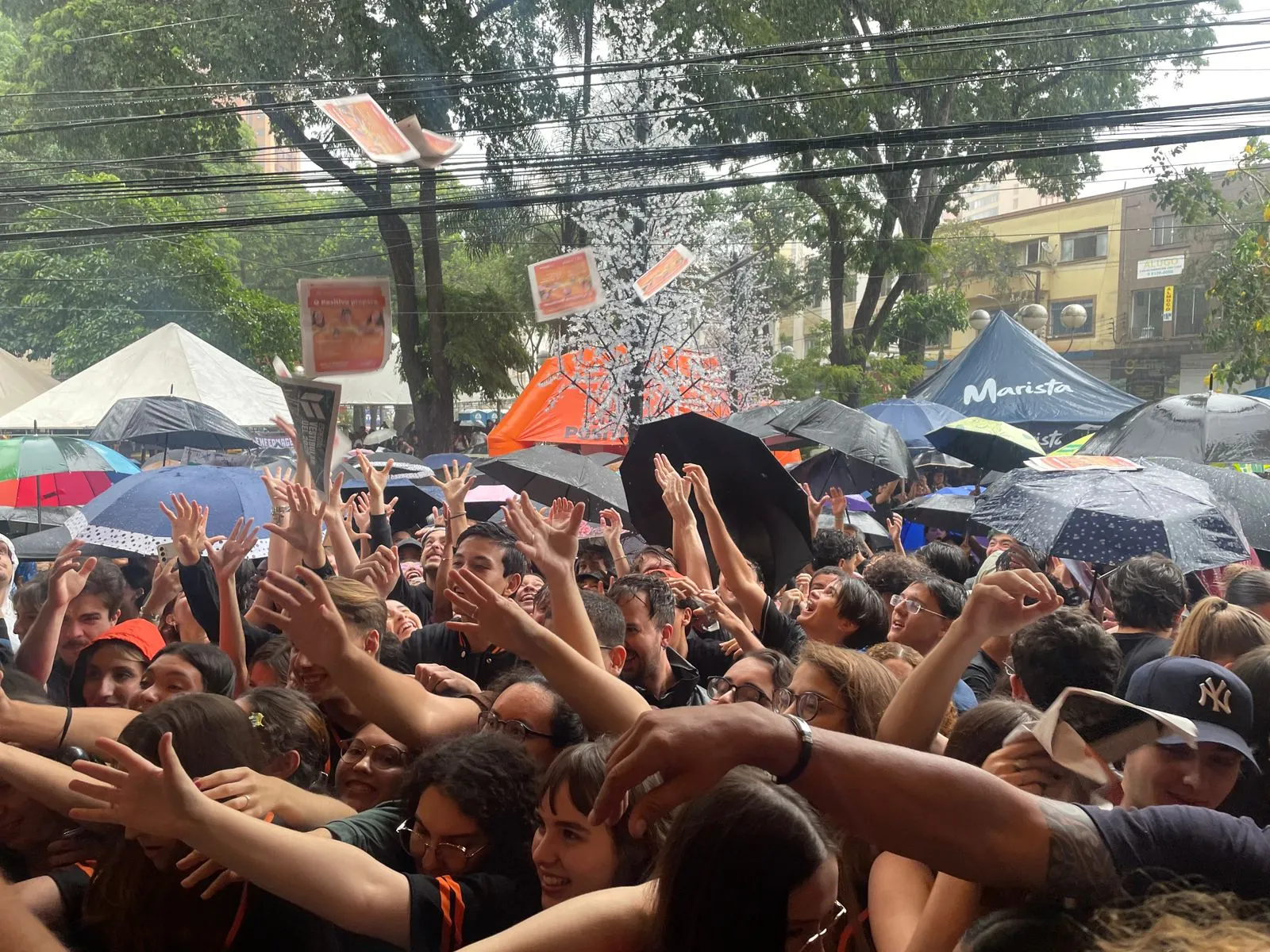 Imagem ilustrativa da imagem Confira fotos da festa dos aprovados no Vestibular da UEL