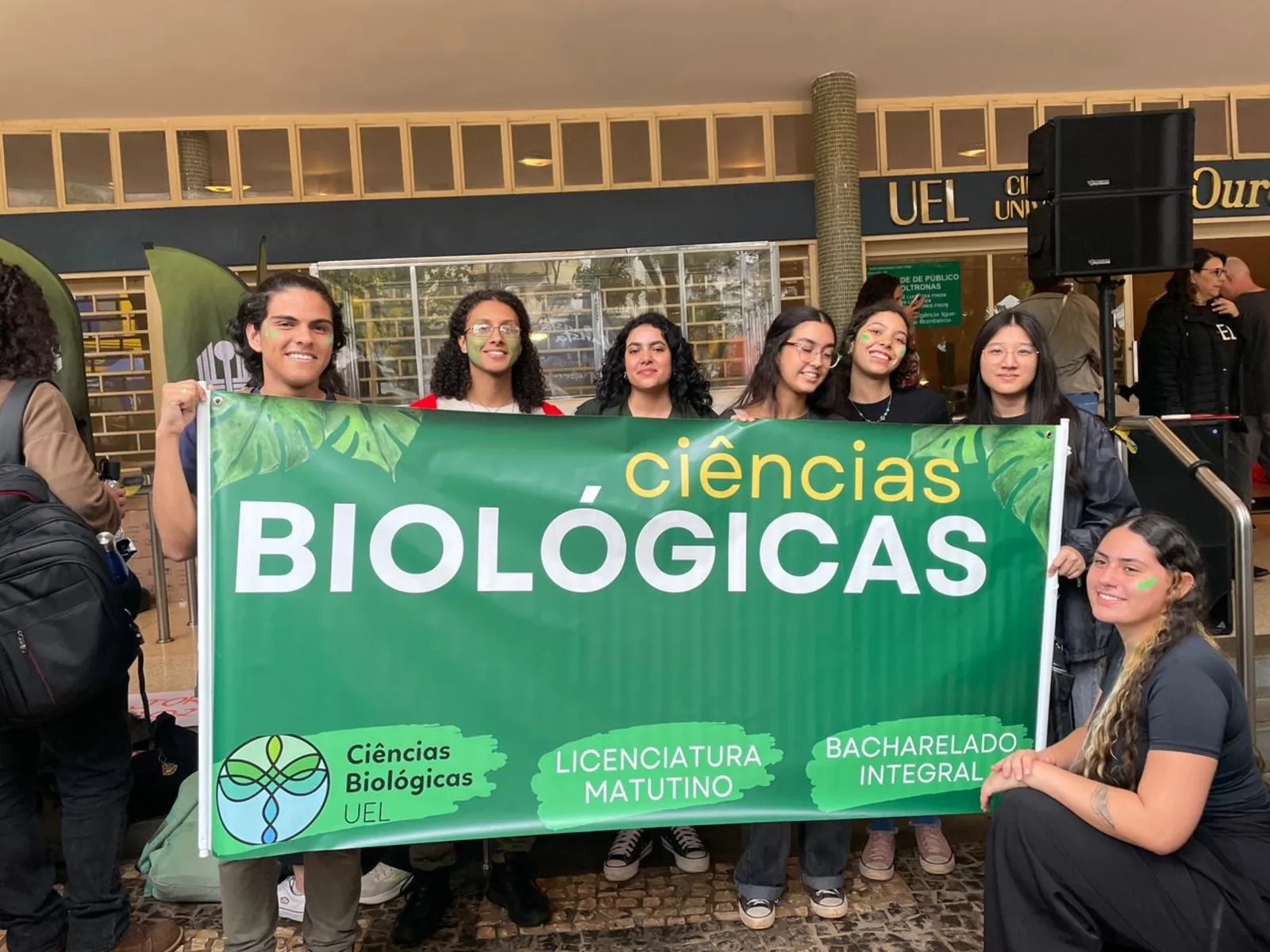 Imagem ilustrativa da imagem Confira fotos da festa dos aprovados no Vestibular da UEL